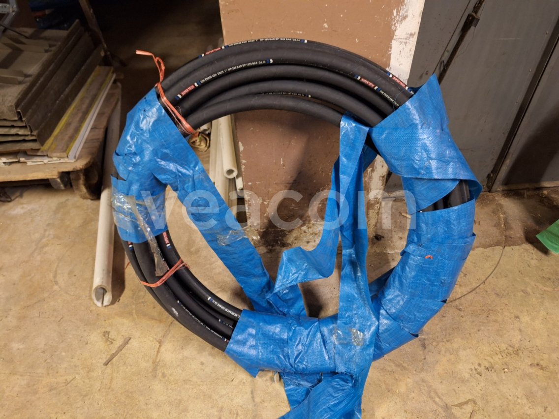 Online aukce:   DIN EN853 2SN DN32 1-1/4" WP 125 > BAR - 1KS 20 M