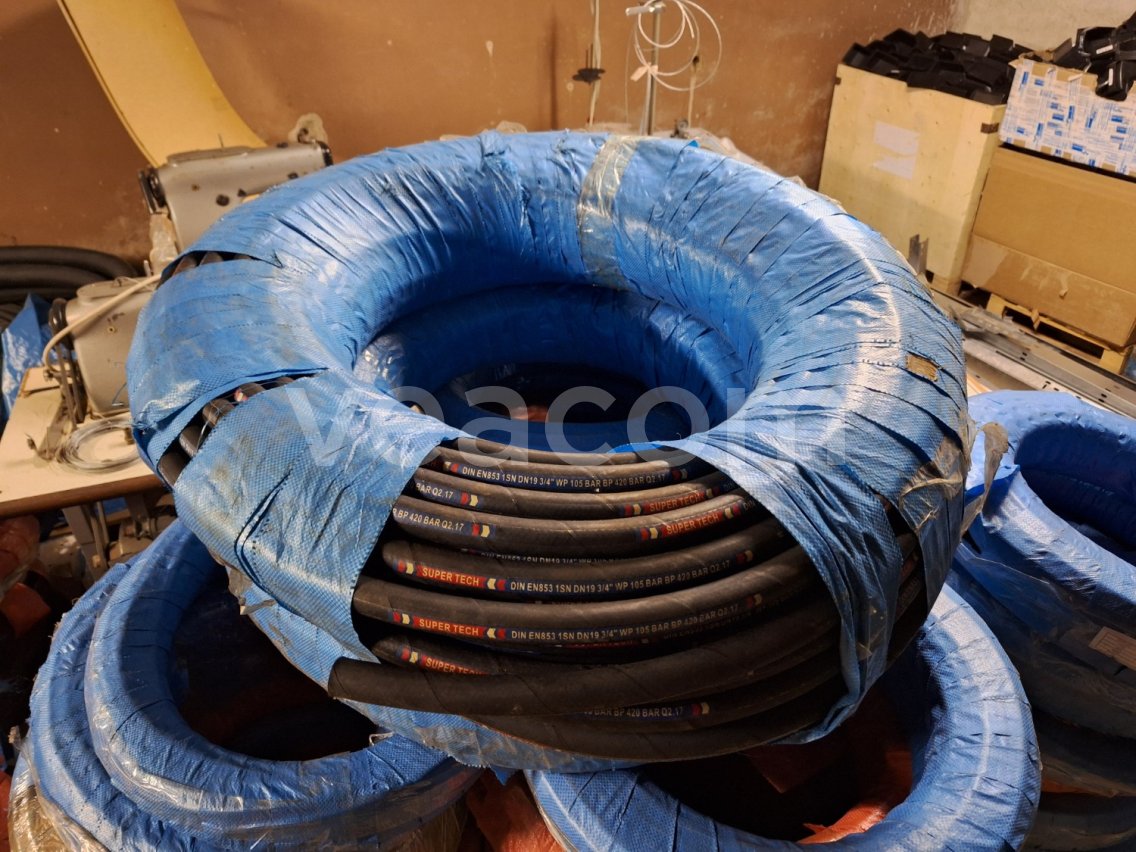 Online aukce:   DIN EN853 1SN DN19 3/4" WP 105 BAR > - 1KS 50 M