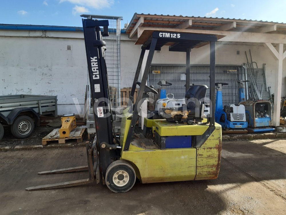 Online aukce:  CLARK CTM 12 S