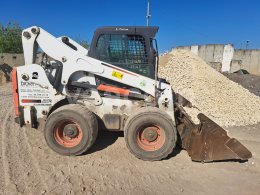 Online aukce: BOBCAT  A770 HIGH FLOW HVAC + PALETOVÉ VIDLE 122 CM + LOPATA 4V1 + RAMENO BAGRU