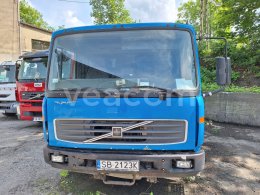 Online auction: VOLVO  FL 220