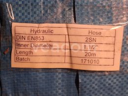 Online aukce:   DIN EN853 2SN DN38 1-1/2" WP 90 > BAR - 1KS 20 M