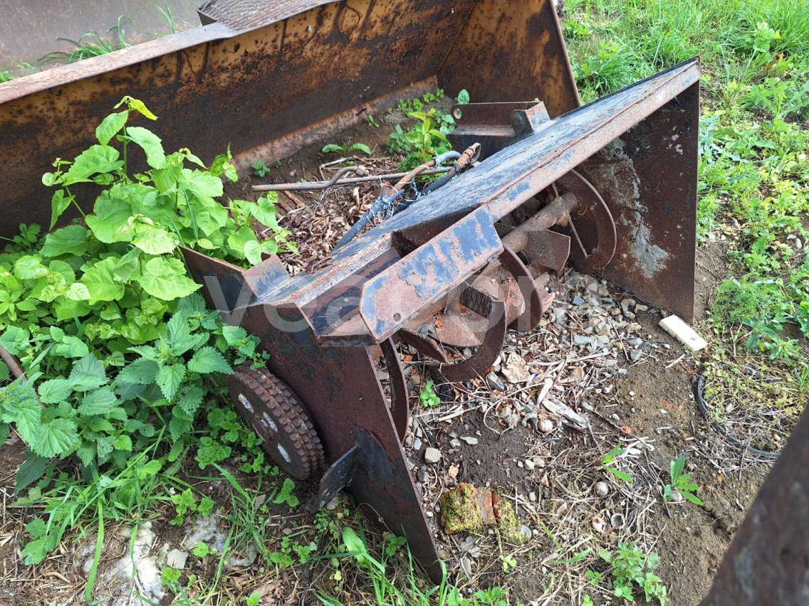 Online aukce:   LOPATA S MÍCHAČKOU 110 CM