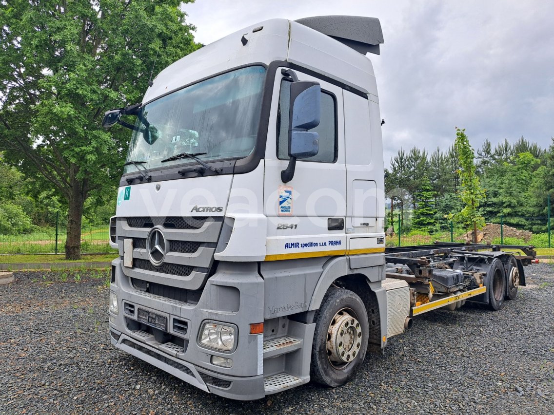 Online aukce: MB  ACTROS 2541 L 6X2 + PŘÍVĚS SCHMITZ ZWF 18