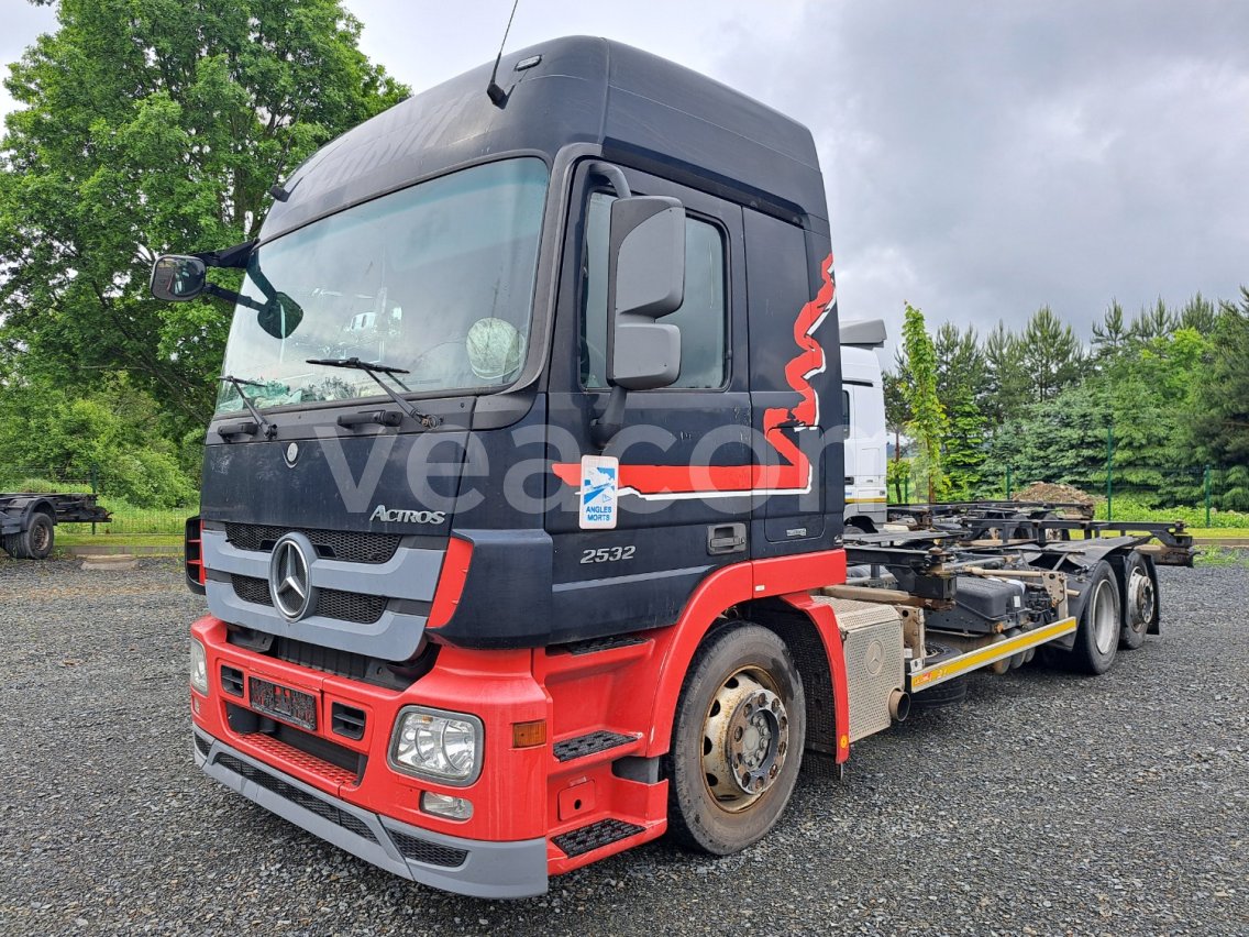 Online aukce: MB  ACTROS 2541L 6X2 + PŘÍVĚS KRONE W