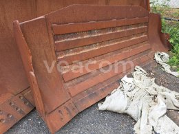 Online aukce:   RADLICE KOMATSU D65