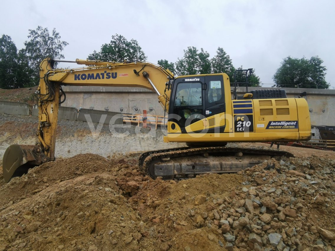 Online aukce: KOMATSU  PC 210LCI