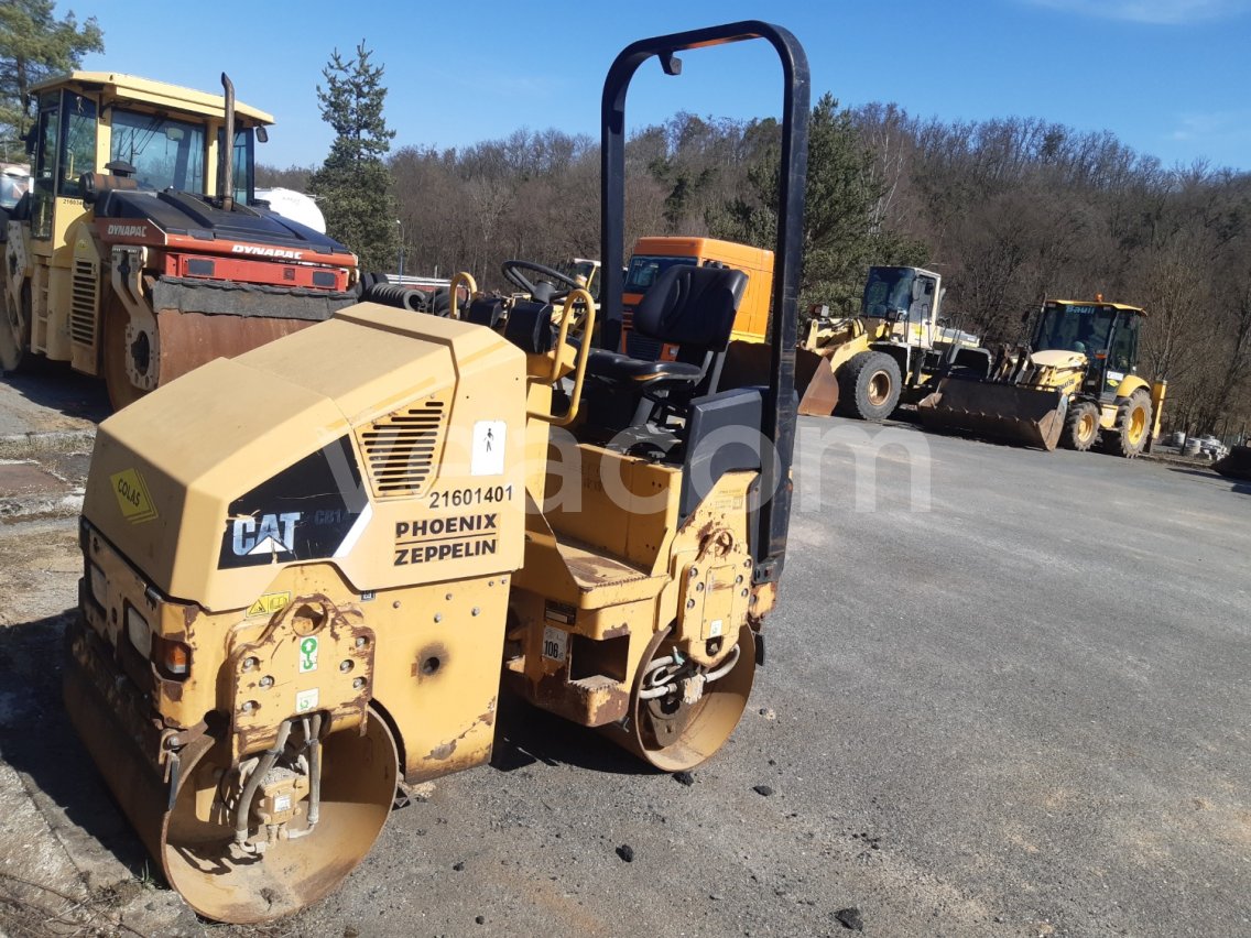 Online auction: CATERPILLAR  CB 14