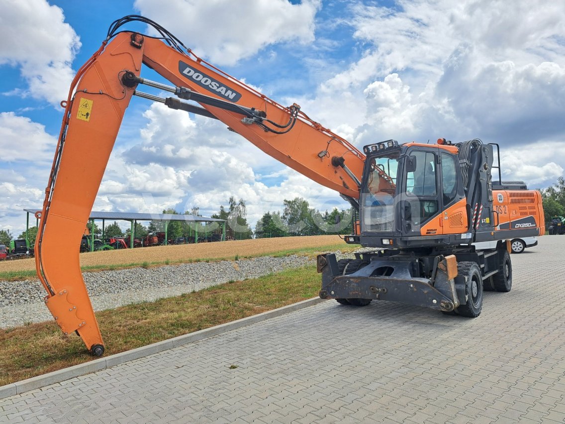 Online aukce: DOOSAN  DX250WMH-5 4X4
