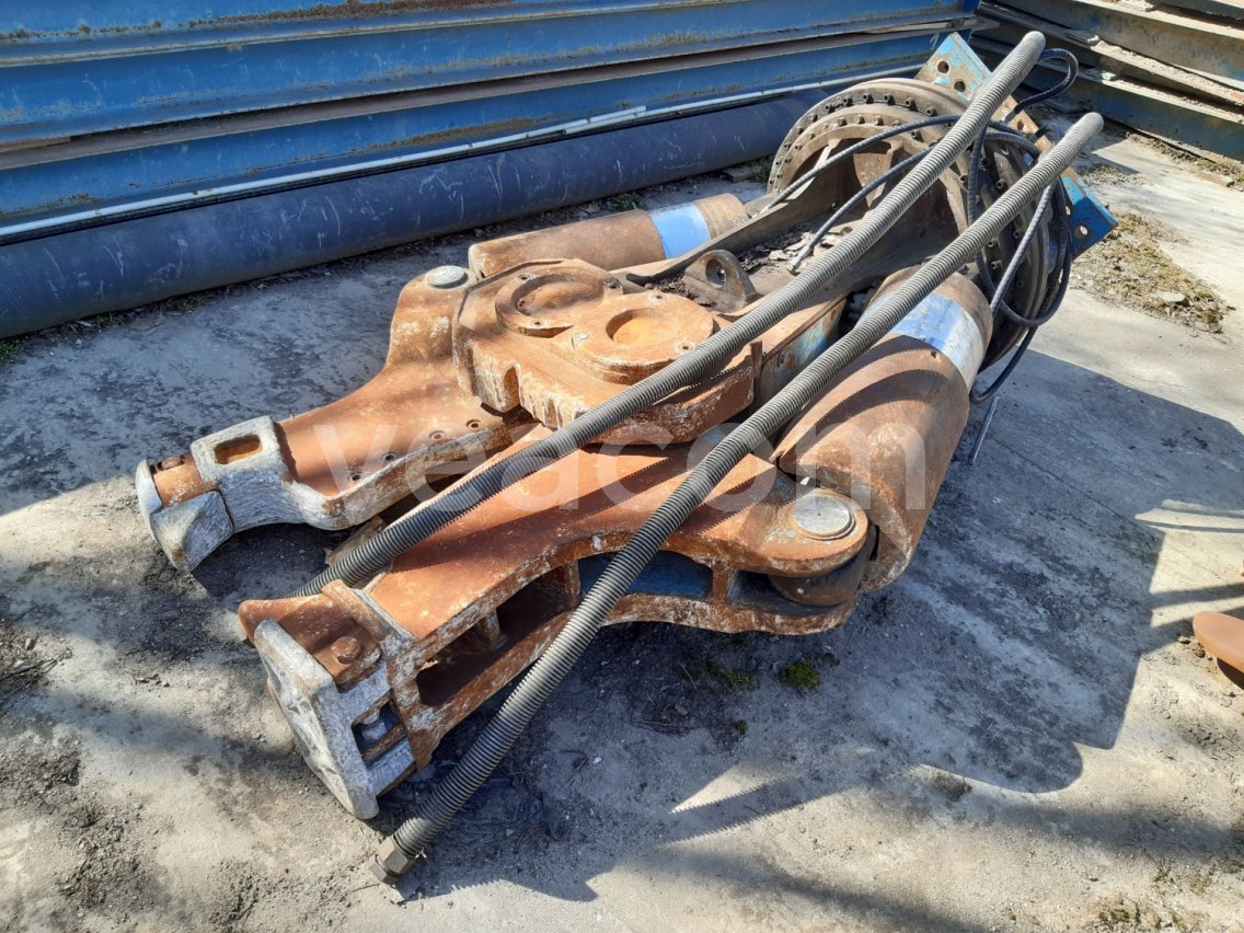 Online aukce:   KRUPP CC 2100 R - demoliční nůžky