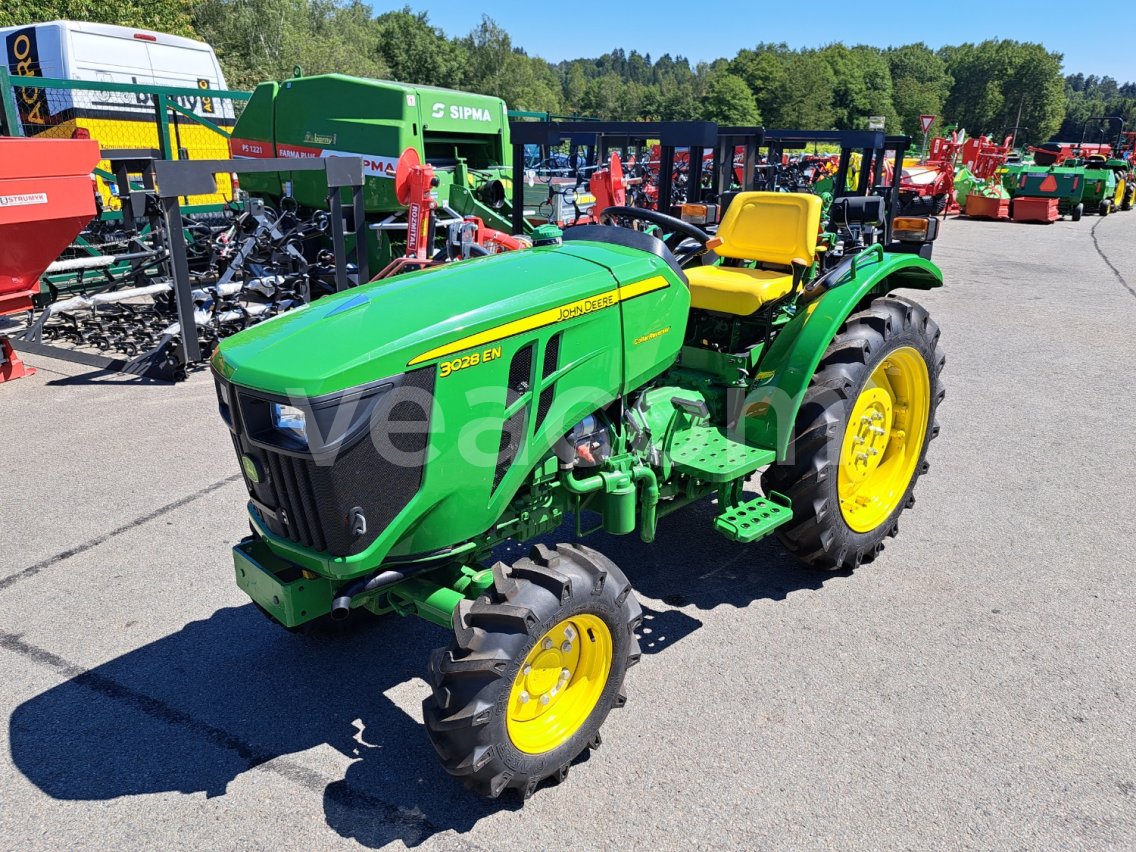 Online aukce: JOHN DEERE  3028 EN 4X4