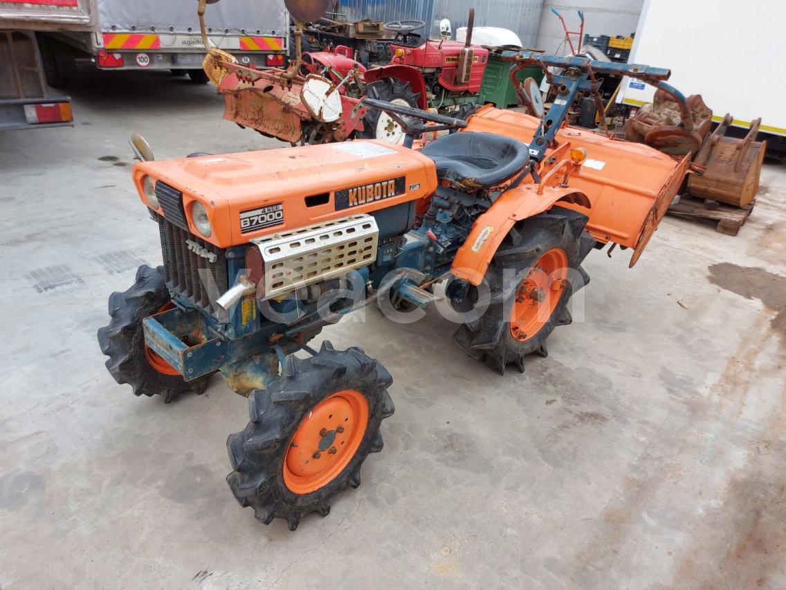 Online auction:   KUBOTA B 7000