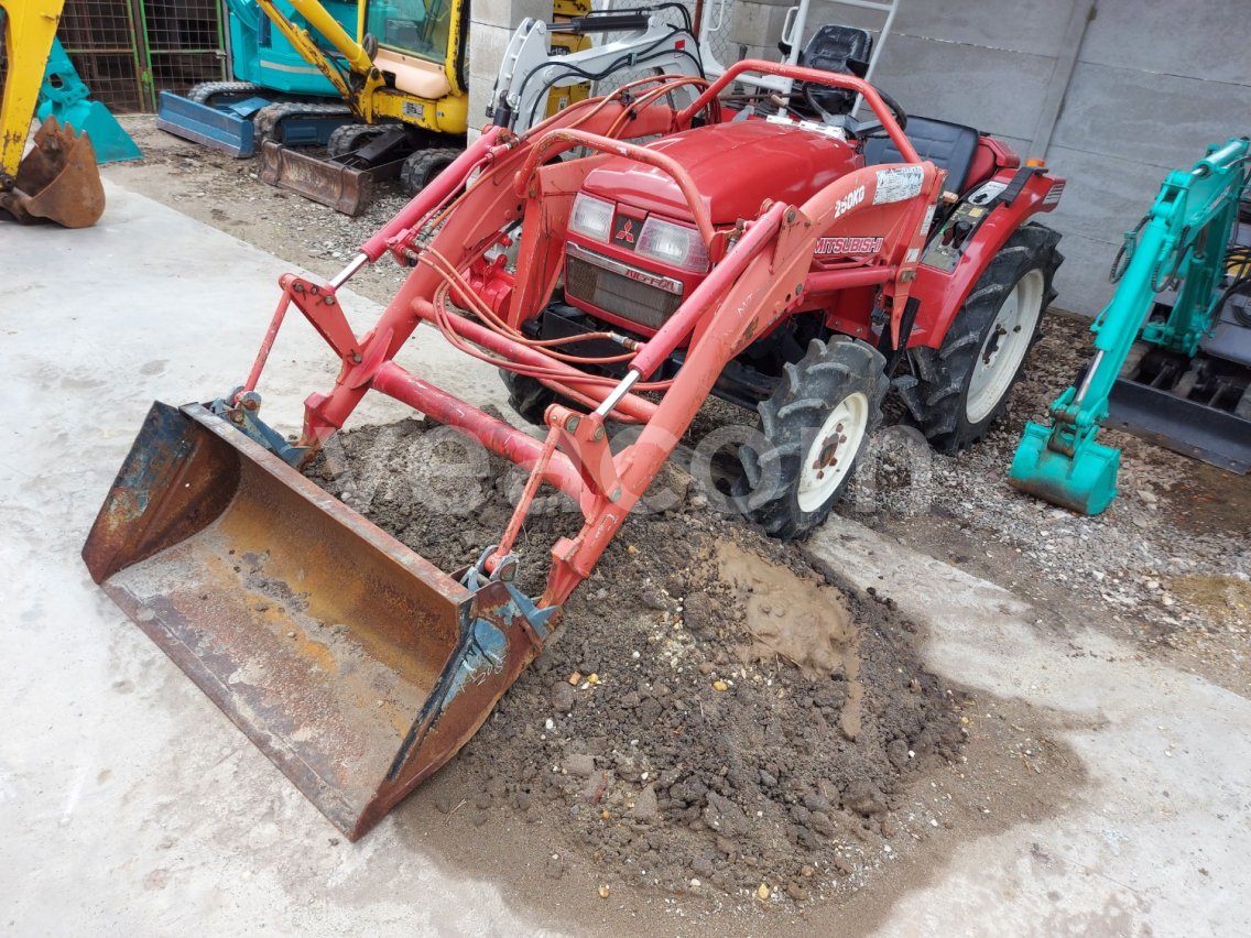 Online auction: MITSUBISHI  MT205