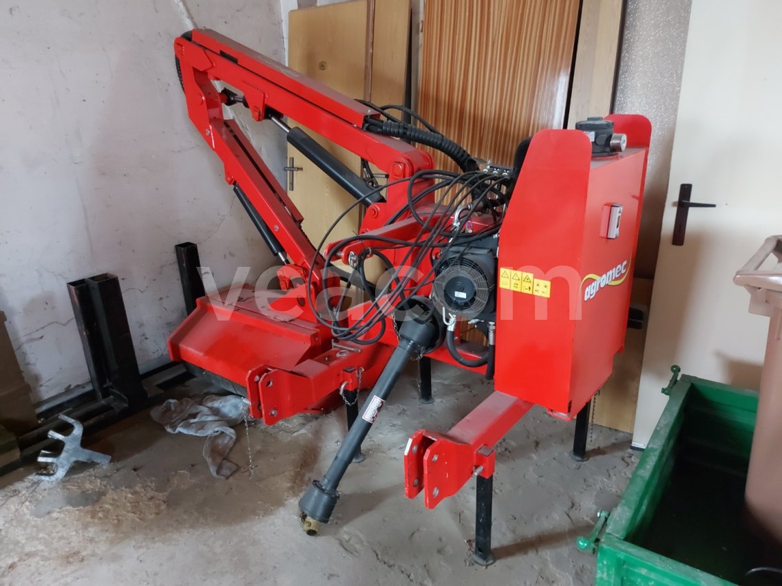 Online auction:   AGROMEC HB 3100