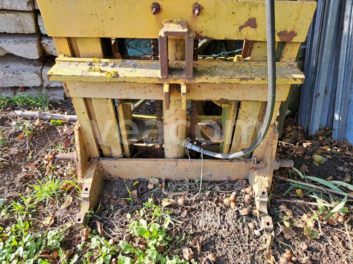 Online-Versteigerung:   HYDRAULICKÉ VIDLE ZA TRAKTOR