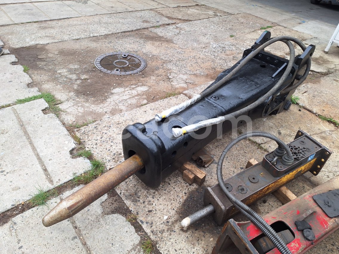 Online aukce:   HYDRAULICKÉ KLADIVO CAT H115