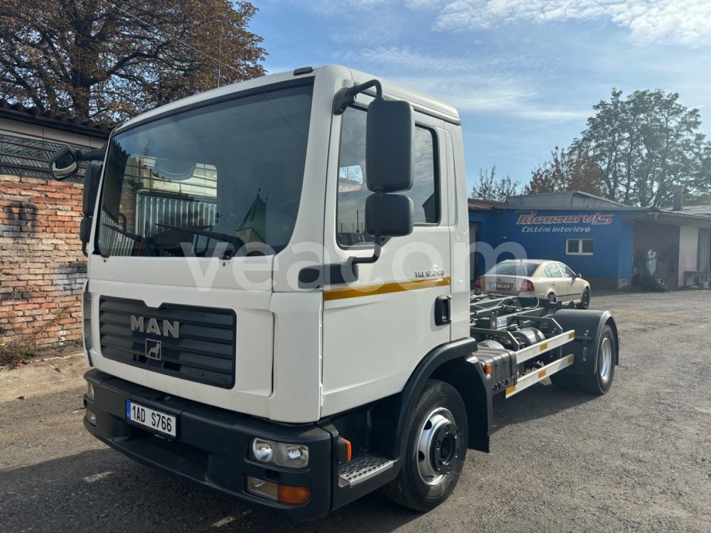 Online aukce: MAN  TGL 12.240 BL