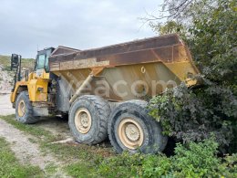 Online aukce: KOMATSU  HM250-2