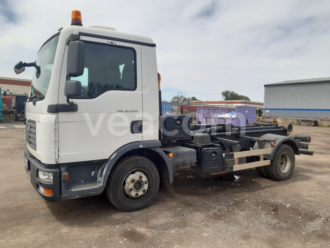 Online auction: MAN  TGL 12.240 4x2 BB