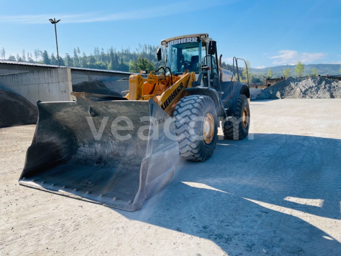 Online árverés: LIEBHERR  580 2plus2