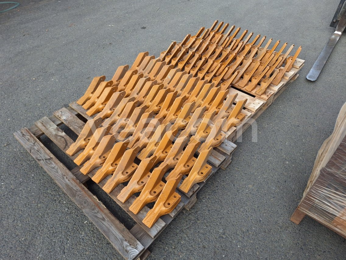 Online aukce:   ŠROUBOVACÍ ZUBY NA LOPATU 1000DXL