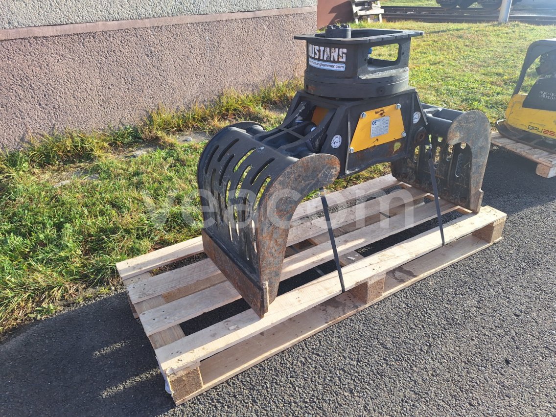 Online aukce:   DRAPÁK MUSTANG 250