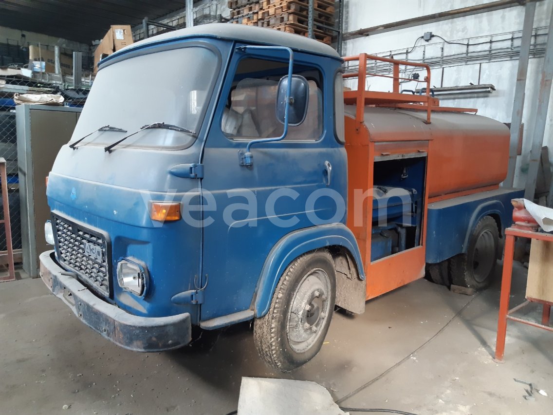 Online árverés:   Avia A30