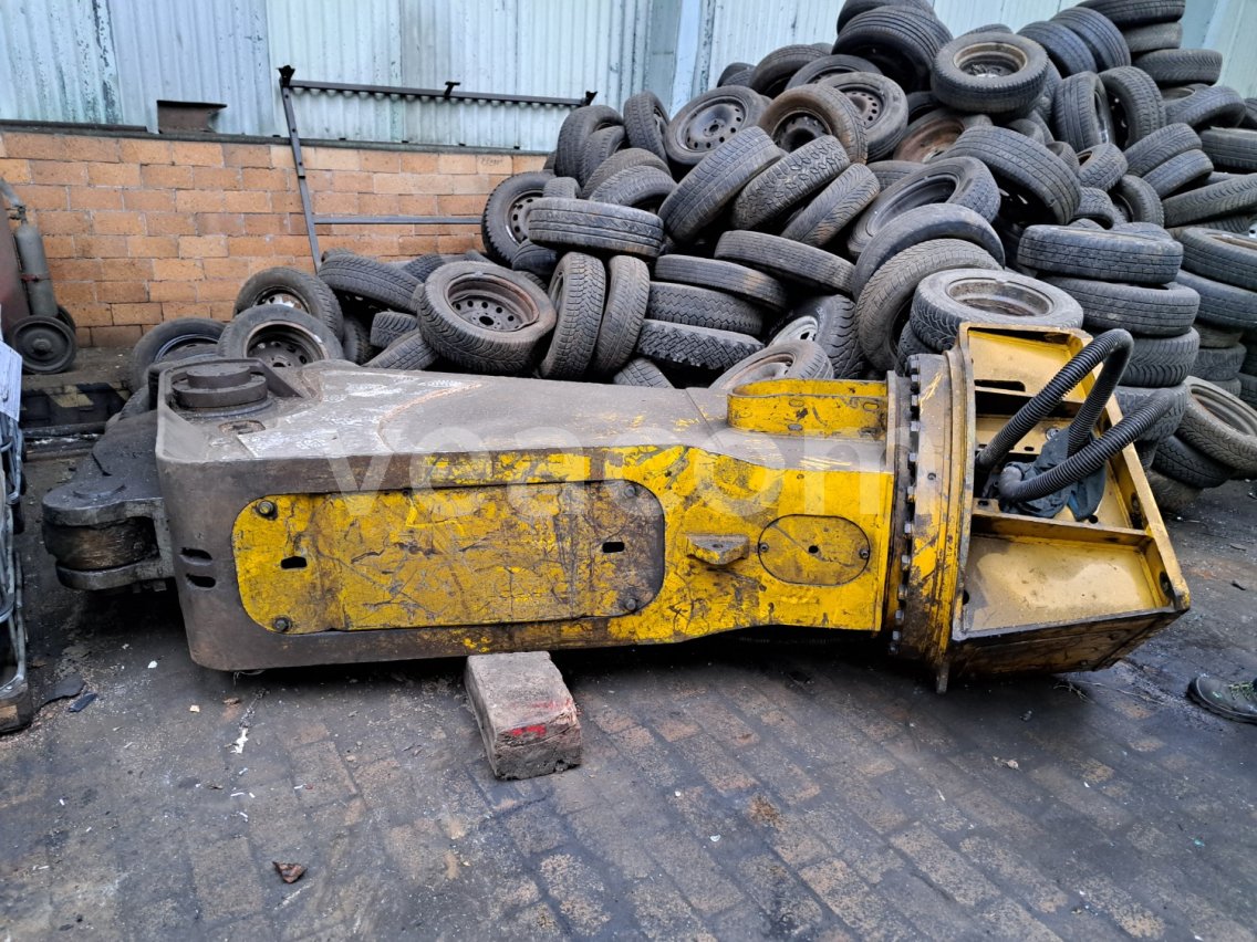 Online auction:   GENESIS GXP 400 R