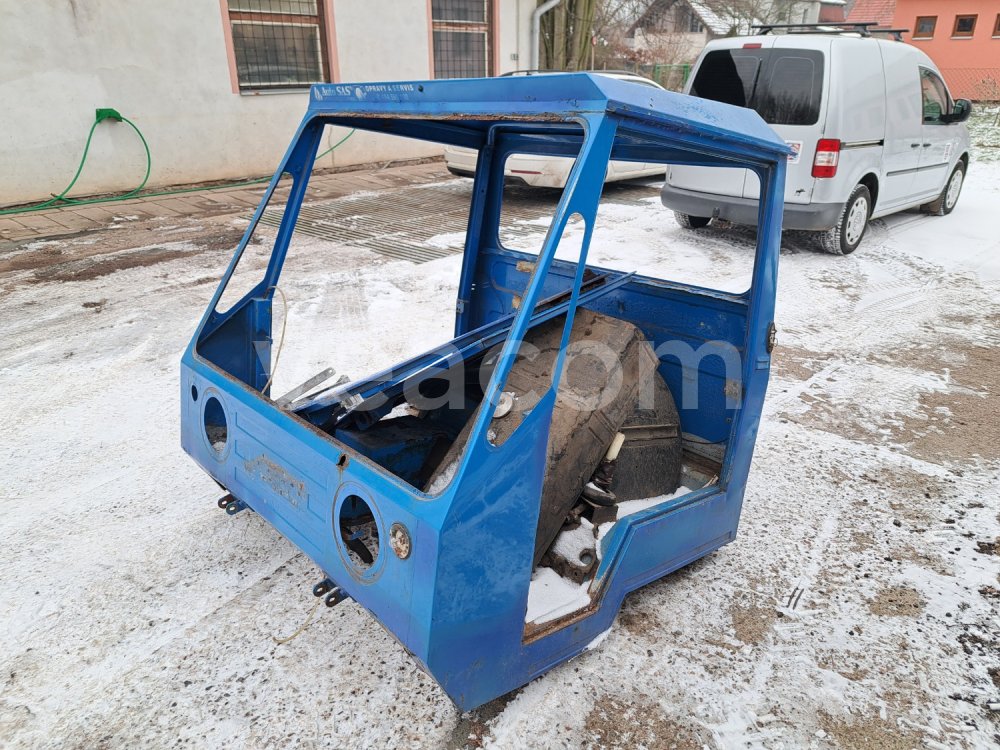 Online auction:  NEVYBAVENÁ KABINA MULTICAR M 25 S DVEŘMI