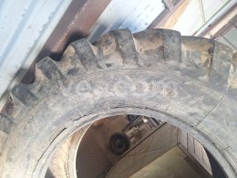 Online aukce:   PNEUMATIKY JCB 4CX - 2 KS