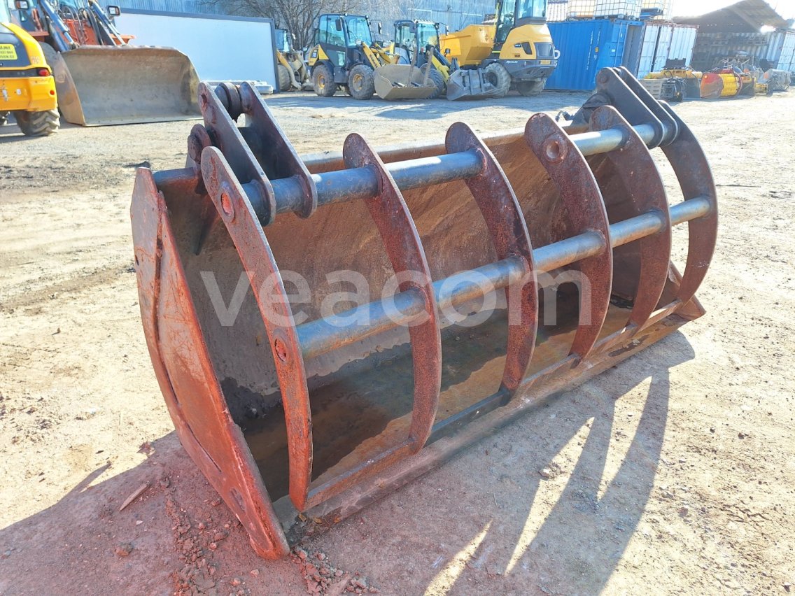 Online aukce:   HYDRAULICKÁ LOPATA NA ČELNÍ NAKLADAČ S PŘIDRŽOVACÝMA KLEŠTĚMA