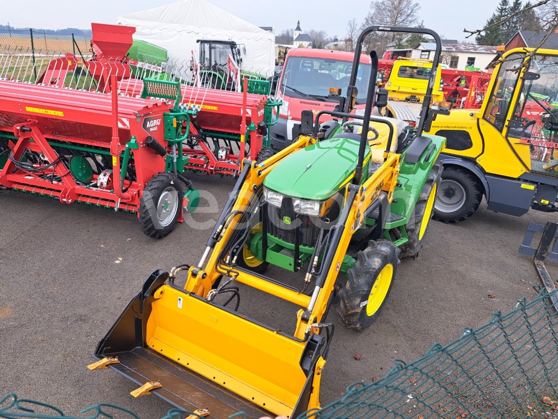 Online auction: JOHN DEERE  3036E 4X4