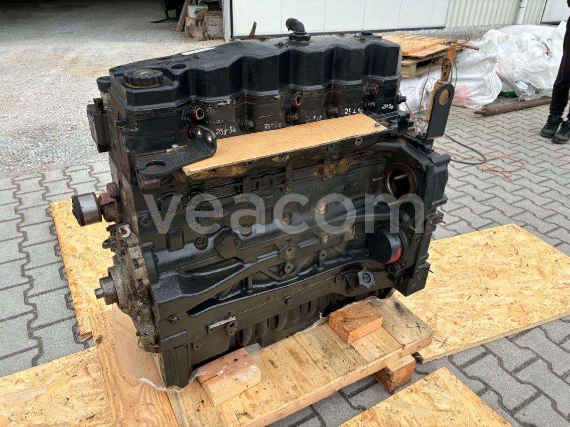 Online auction:   MOTOR NH T7050AC