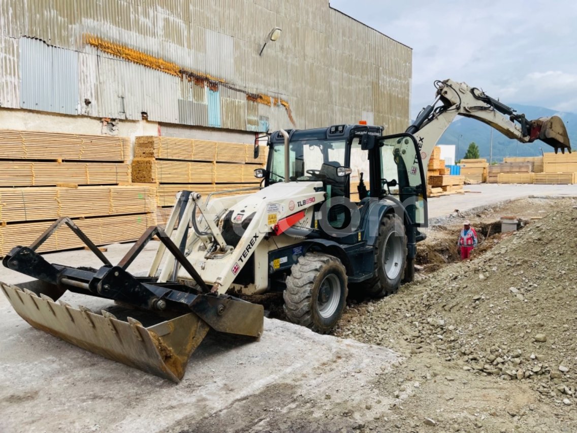 Online aukce: TEREX  TLB 890 PS