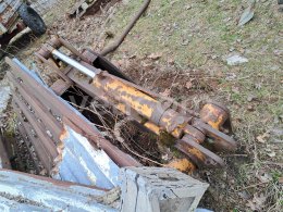Online auction:   NÁSADA S PODKOPOVOU LŽÍCÍ 60 CM NA NAKLADAČ ZTS 050 (HON)