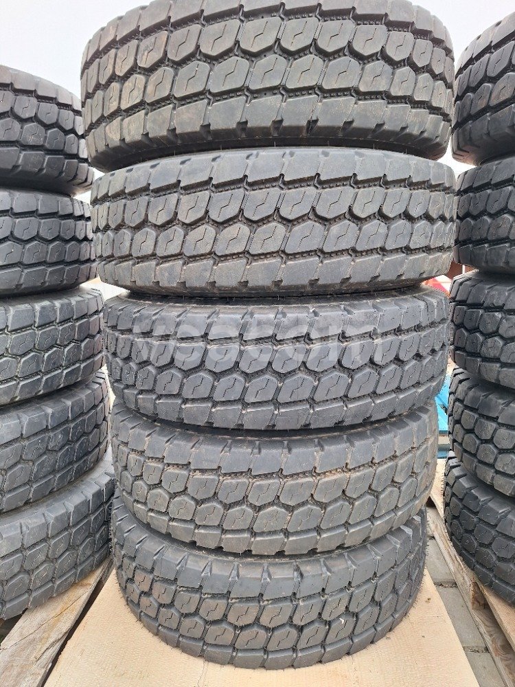 Online-Versteigerung:   1 SADA PNEUMATIK PIRELLI MG01 265/70 R19.5 143/141 4+1