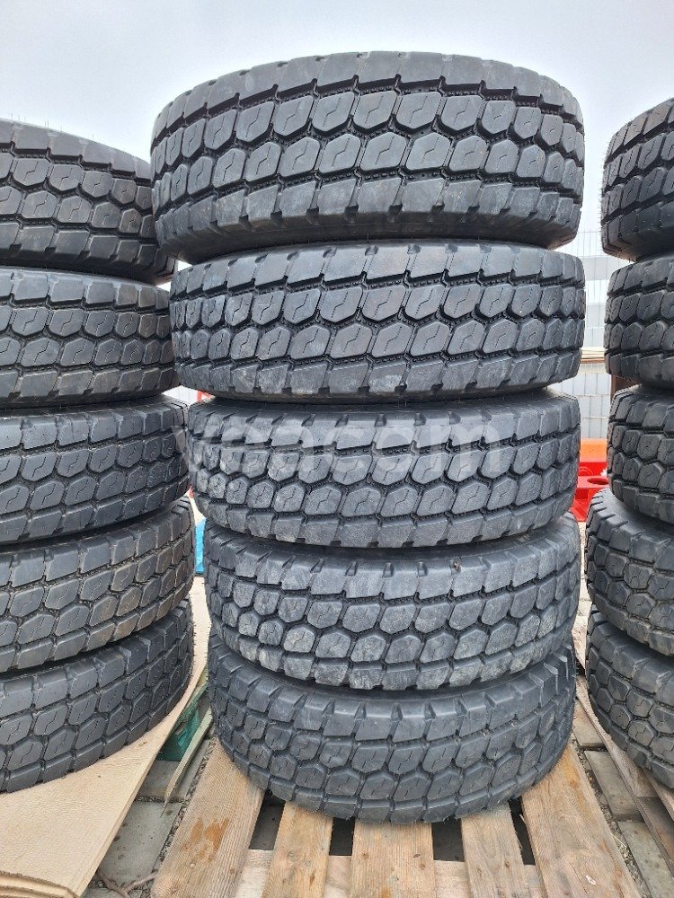 Aukcja internetowa:  1 SADA PNEUMATIK PIRELLI MG01 265/70 R19.5 143/141 4+1