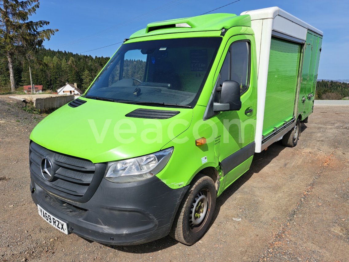 Online auction: MERCEDES-BENZ  FL3A4