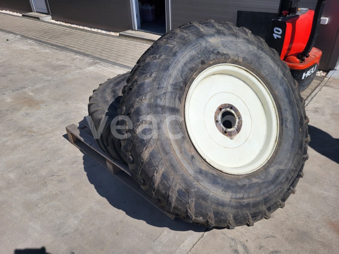Online aukce:   2KS POŽITÉ DISKY S PNEUMATIKAMI NA TRAKTOR,ROZMER 6X140 F-20