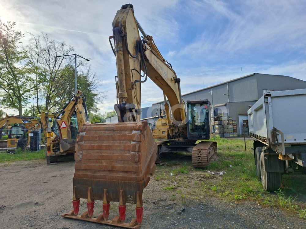Online aukce: CATERPILLAR  325C