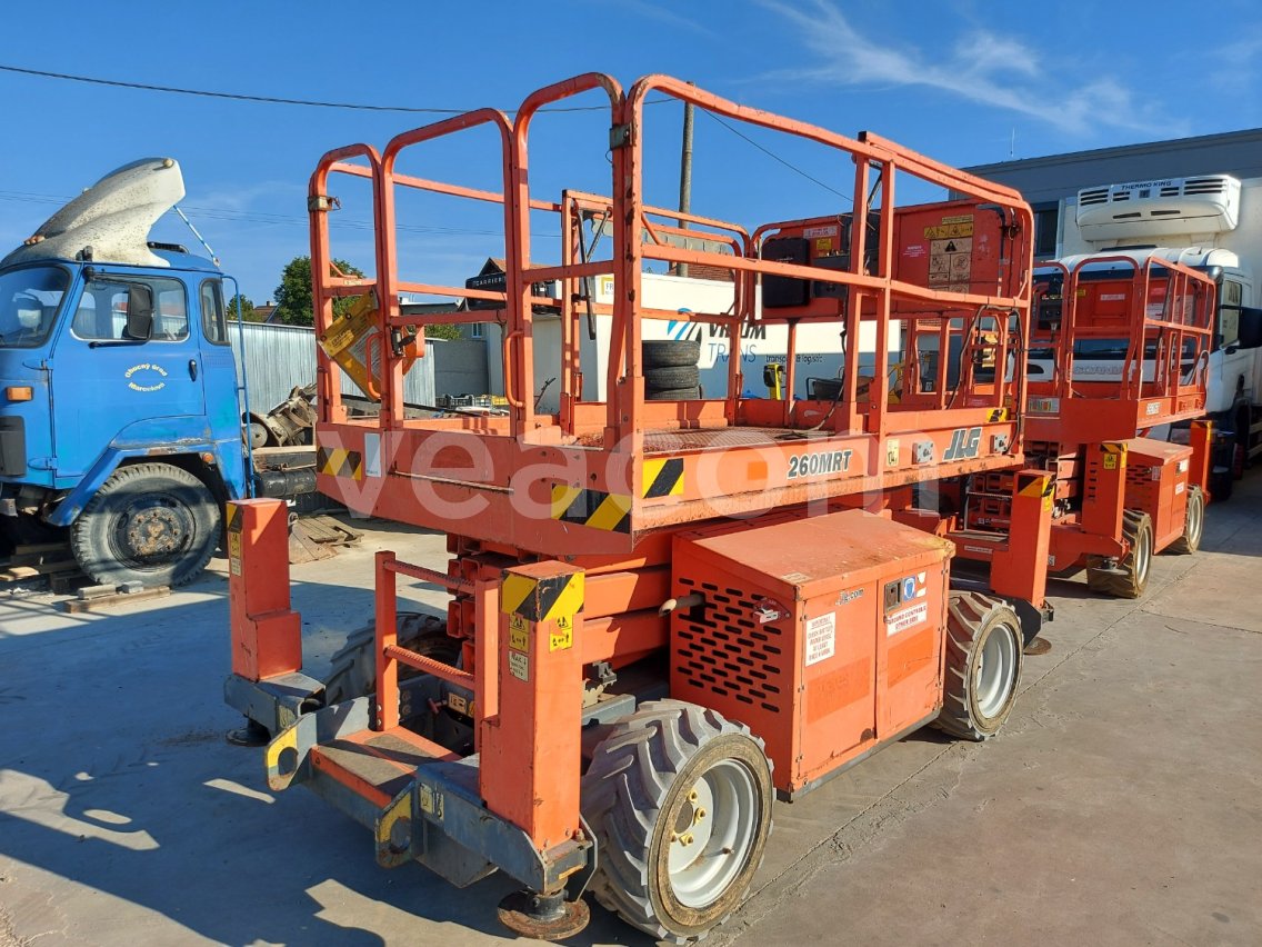 Online auction:   JLG 260 MRT