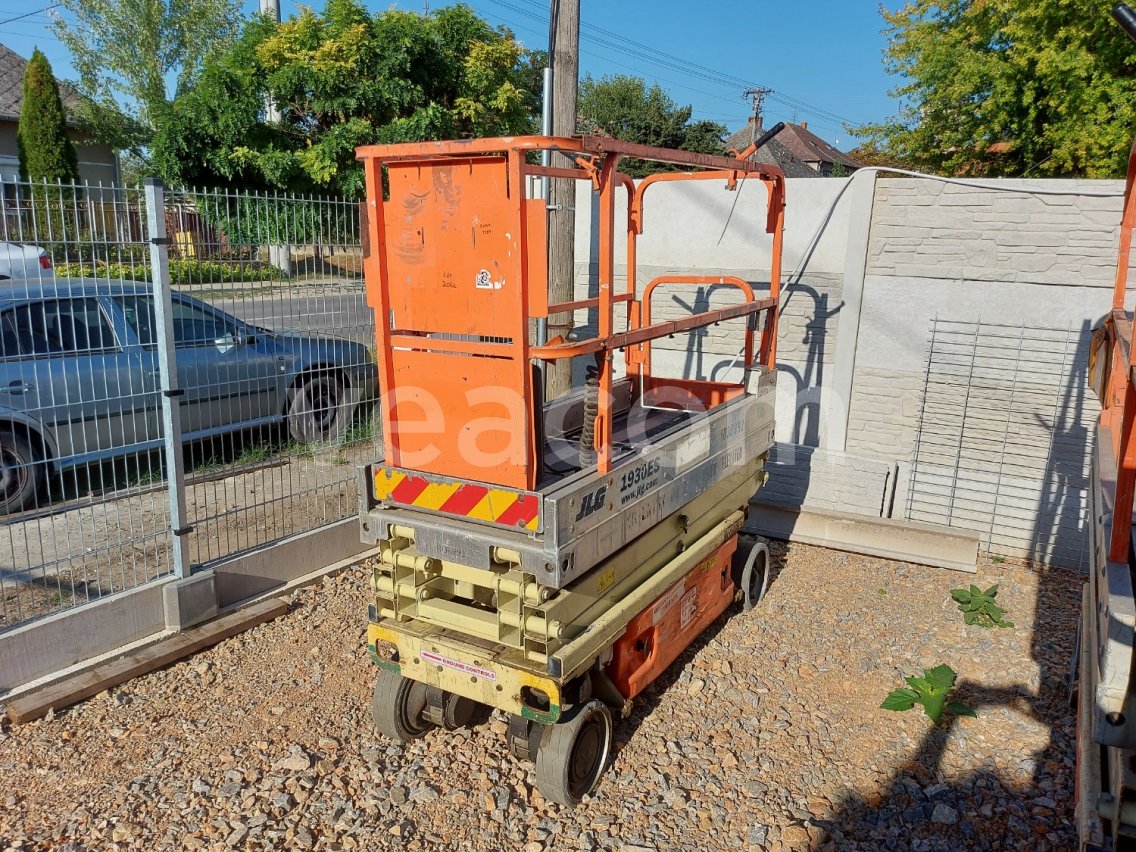 Online auction:   JLG 1930 ES