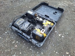 Online auction:  DEWALT DCF835M2