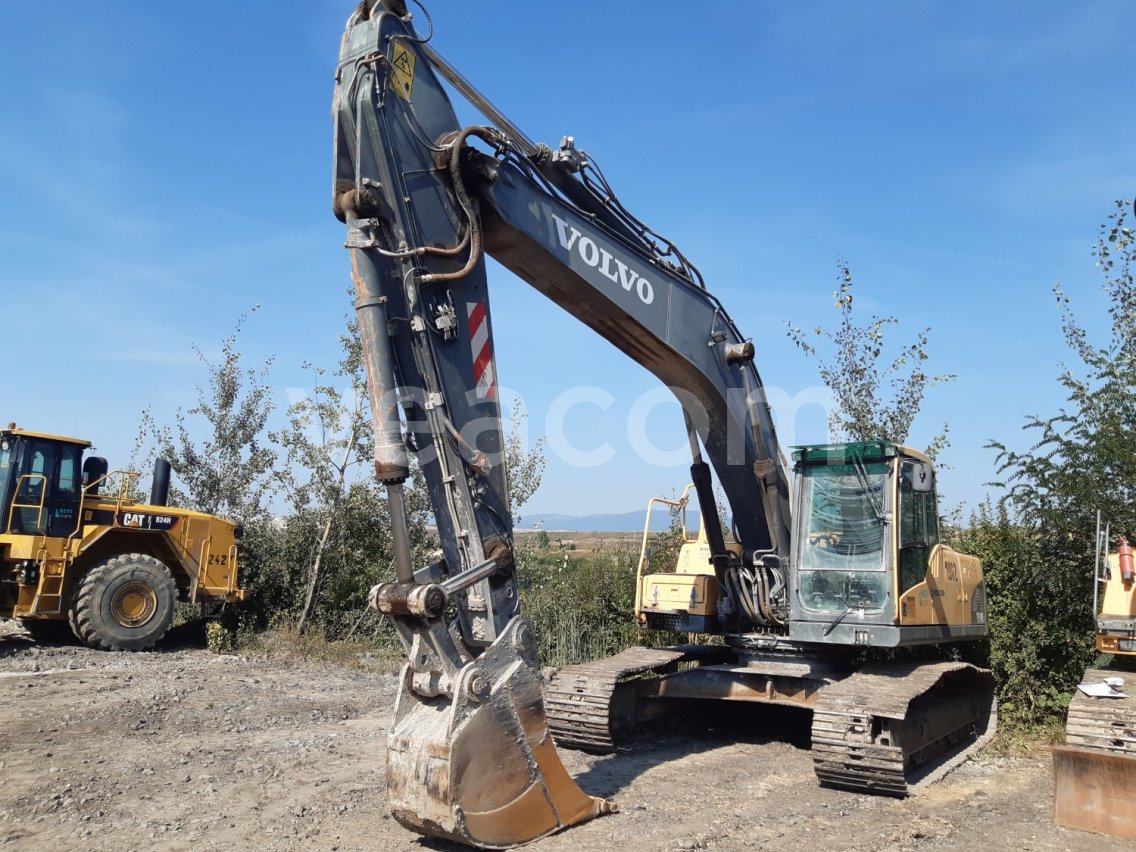 Online auction: VOLVO  EC240 CL