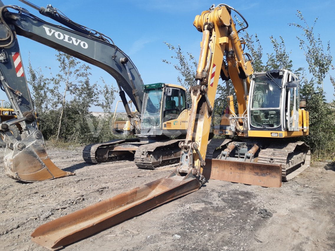 Online auction: LIEBHERR  R900 LITRONIC