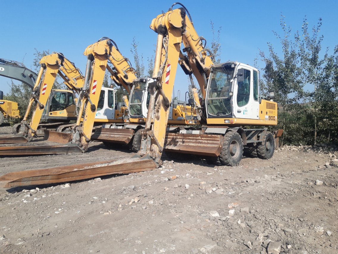 Online auction: LIEBHERR  A900 C LICTRONIC