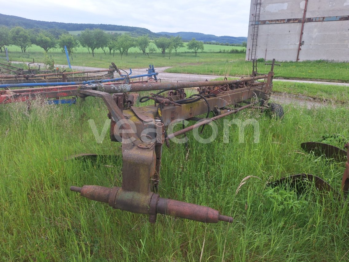 Online auction:   PLUH PH1 422