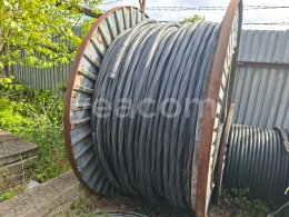 Online aukce:   KABEL NA CÍVCE 1
