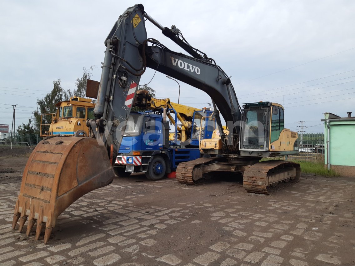 Online auction: VOLVO  EC 240 CL