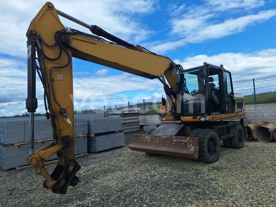 Online aukce: CATERPILLAR  M318D 4X4